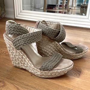 Stuart Weitzman espadrille wedge sandals in neutral woven raffia size 9